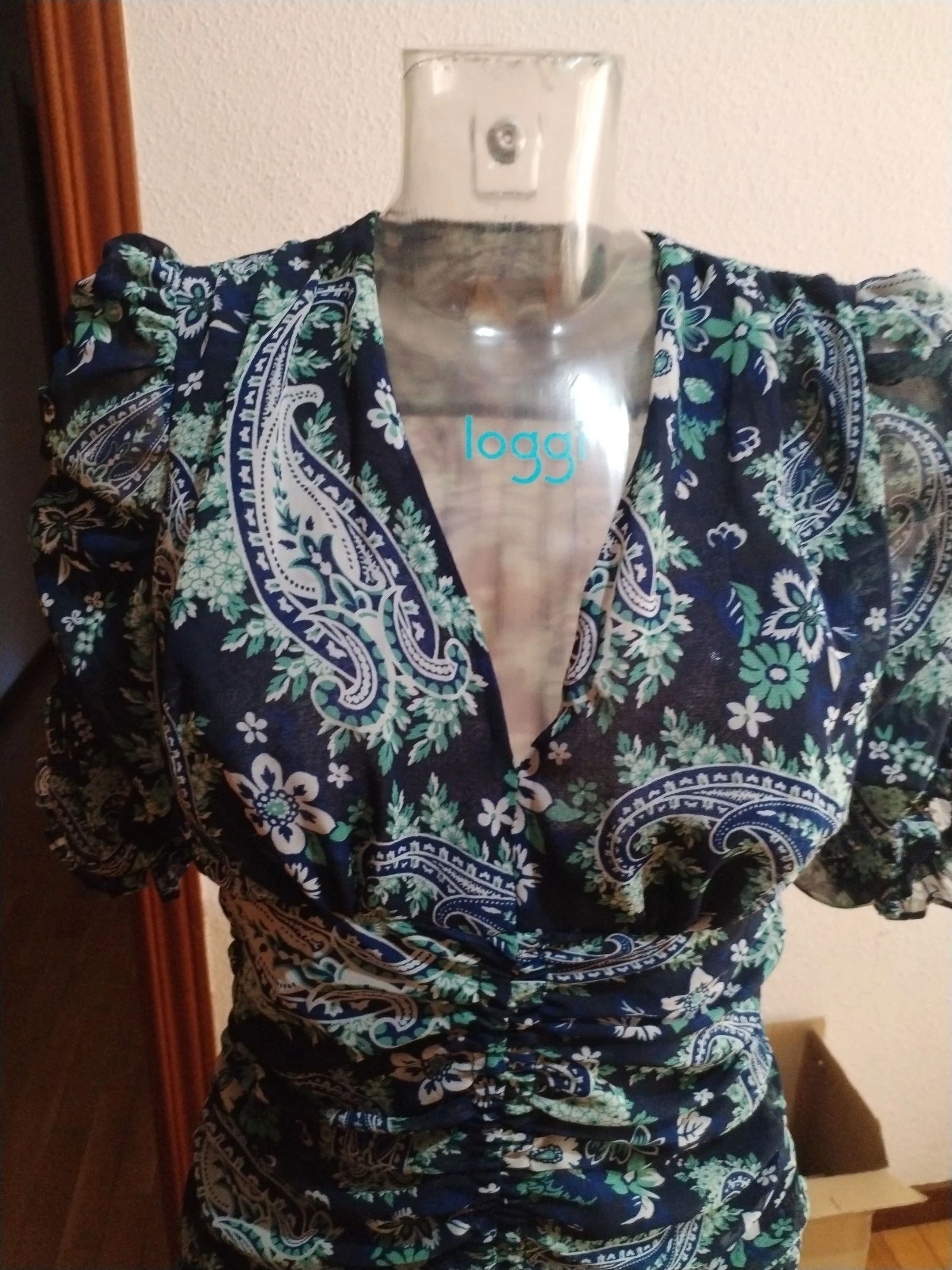 Un vestido de Zara elegante con un diseño espectacular y un estampado muy original – photo 2